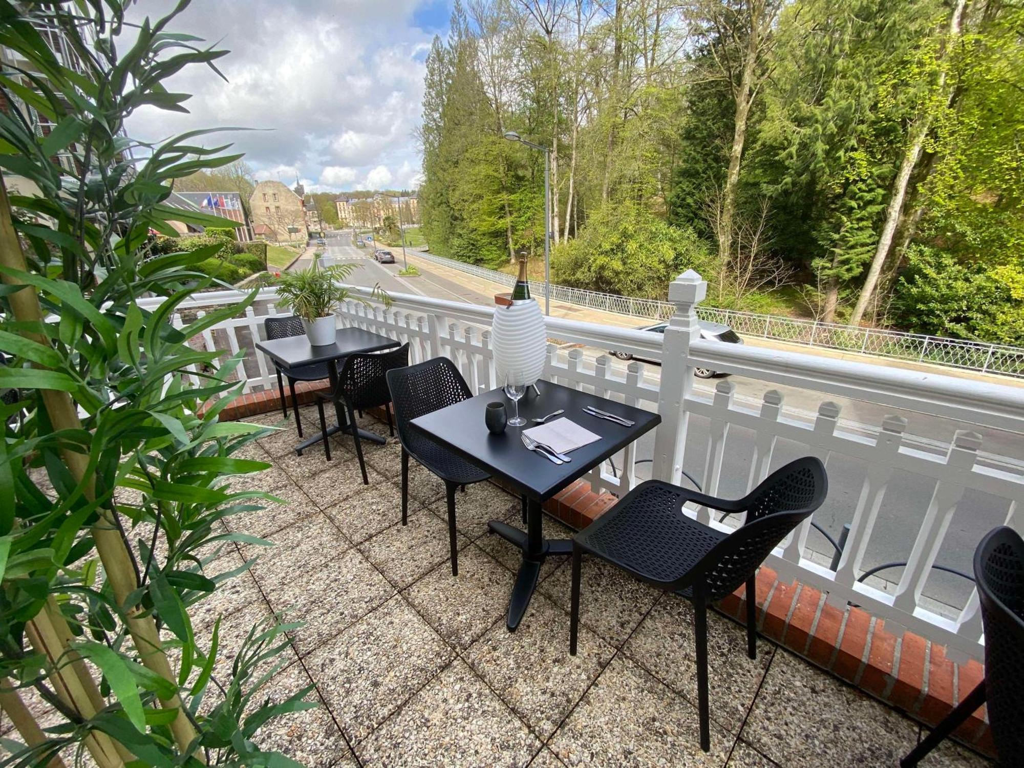 Brit Hotel & Spa Le Roc Au Chien Bagnoles de l'Orne Normandie Exteriör bild